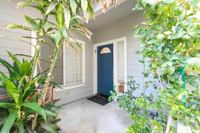 Building Photo - Amazing Downtown Campbell Location * Hardw...