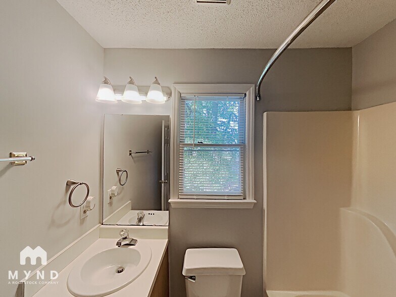 Building Photo - 4513 Aviemore Crescent