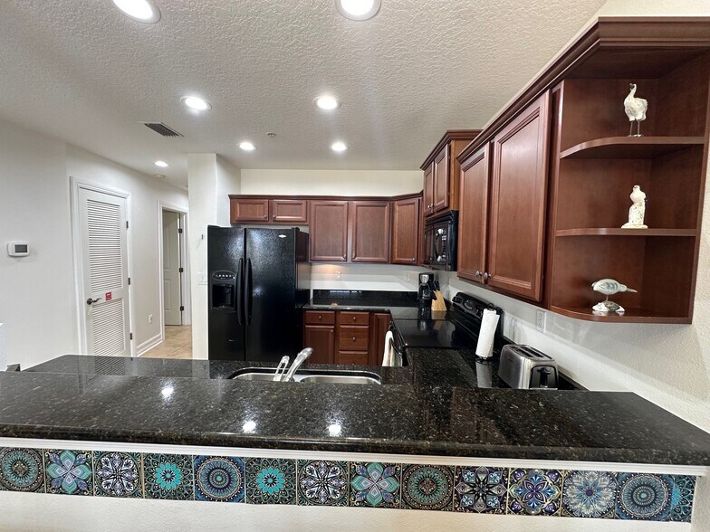 Building Photo - 13941 Clubhouse Dr