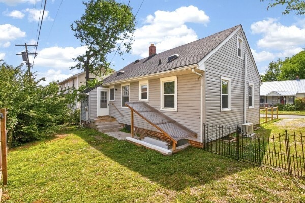 Building Photo - 903 Berry St