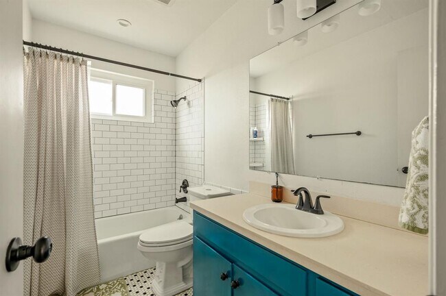 Building Photo - 9300 Meadow Vale