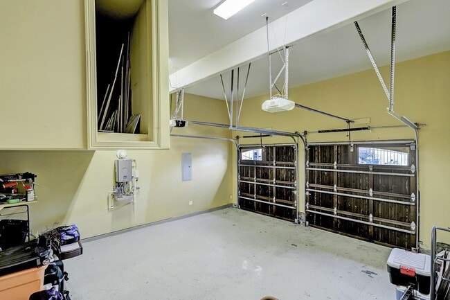 Building Photo - 1302 W 21st St