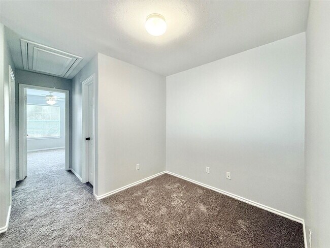 Building Photo - 23 Blue Creek Pl