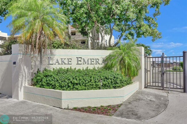 Building Photo - 105 Lake Emerald Dr