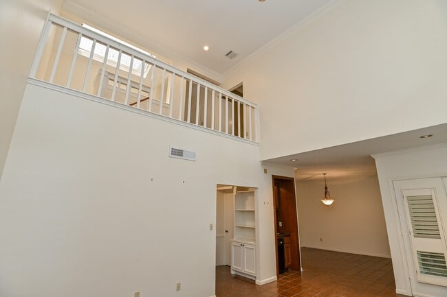 Building Photo - 294 Sugar Berry Cir
