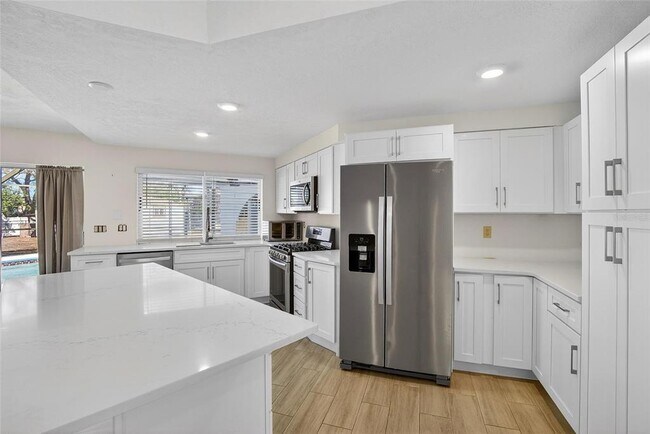 Building Photo - 15047 Woodbury Rd