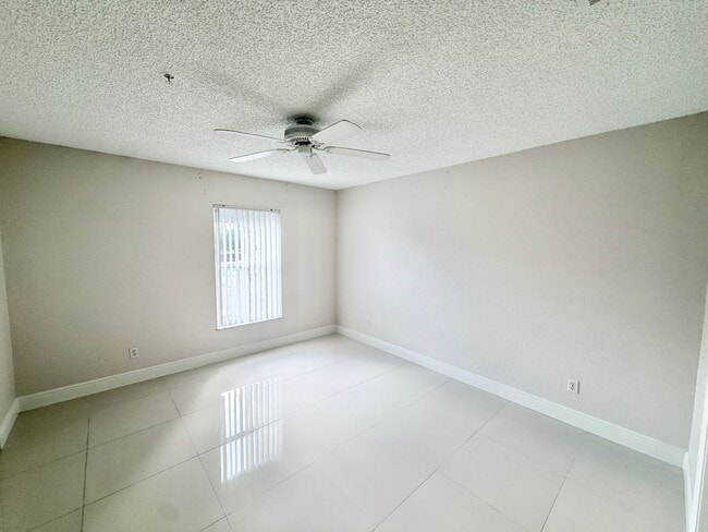 Building Photo - ** IBIS CLUB ** 1 BED / 1 BATH - CONDO - GATED COMMUNITY - SMALL PET OK! - ANNUAL RENTAL