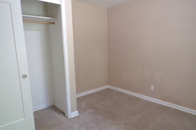 Building Photo - 1420 Dollar St