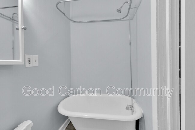 Building Photo - 131 Allen St