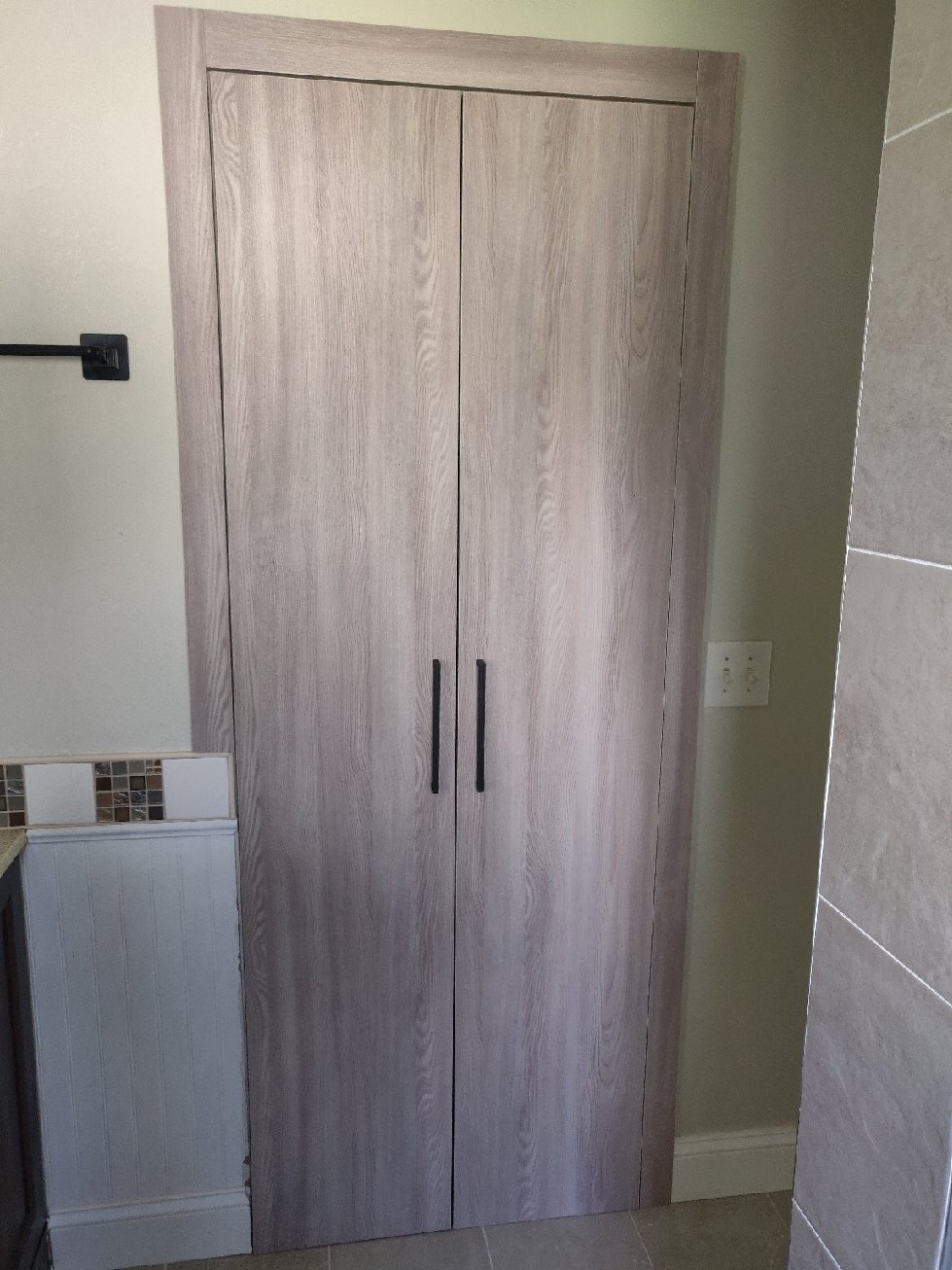 Master closet doors - 9160 Aster Rd