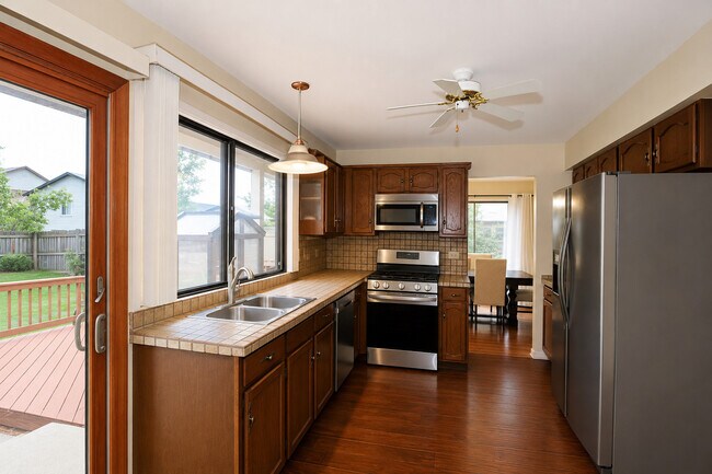 Building Photo - 982 Valleyview Dr