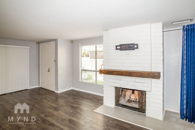 Building Photo - 10617 Caminito Cascara