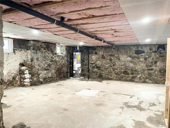 Building Photo - 27 Church St