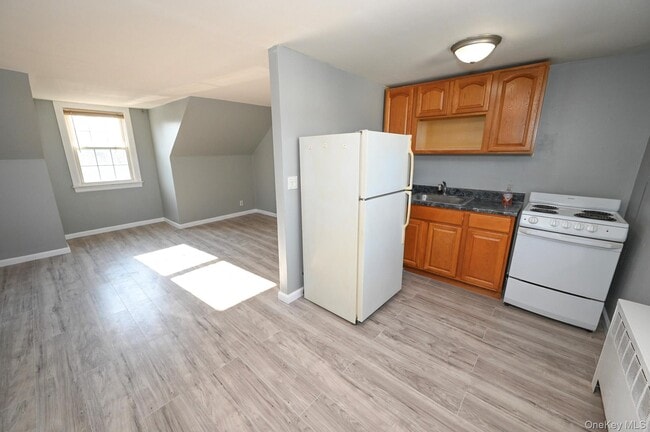 Building Photo - 1174 Russell St