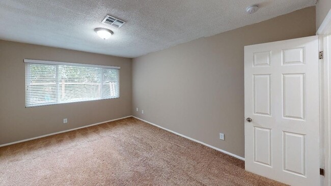 Building Photo - Coming Soon! Awesome 4/2 Single Story home in the heart of Loma Linda for Lease!