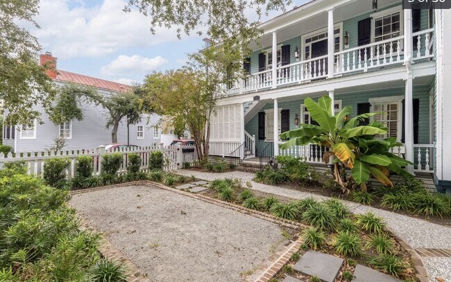 Building Photo - 138 Coming St