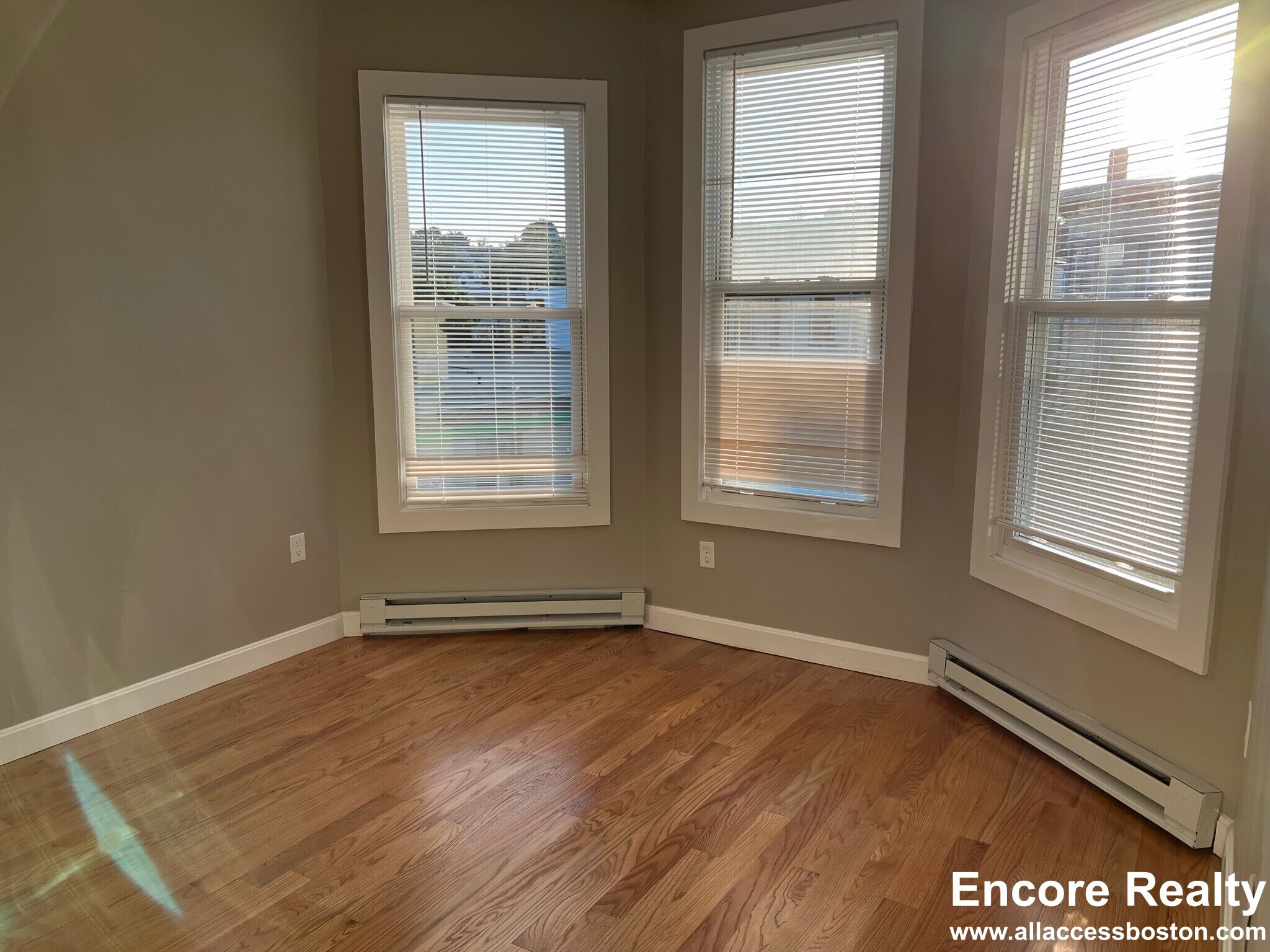 Building Photo - 1084 Dorchester Ave