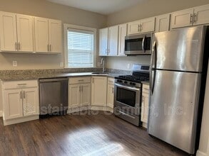 Building Photo - 77 Merrifield St