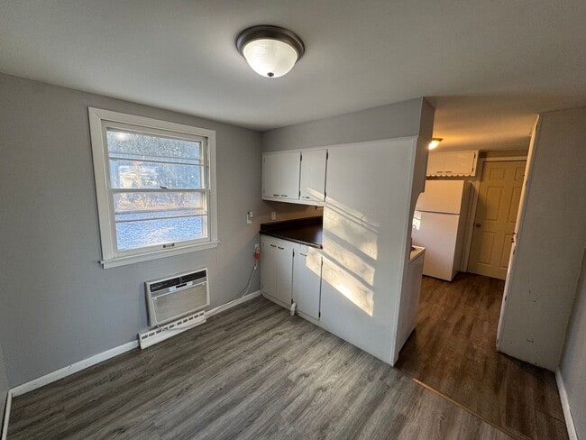 Building Photo - 2 Bedroom House  in Silvis