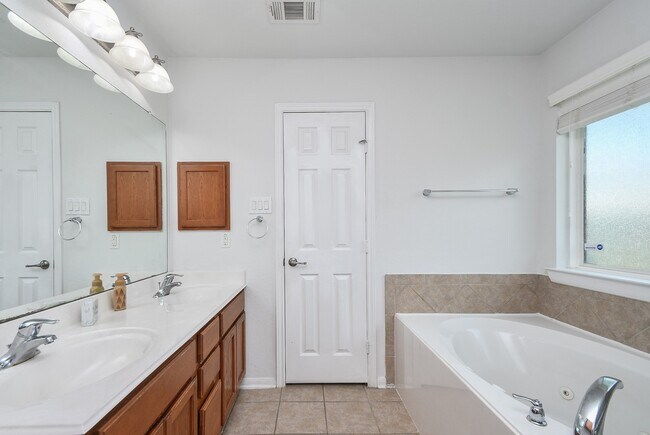 Building Photo - 18302 Mable Pond Ln