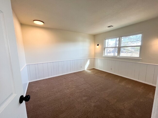 Building Photo - 2908 N Santa Fe Ave