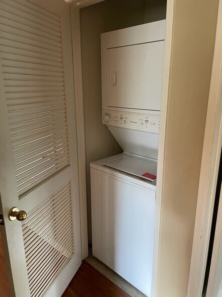 Building Photo - 26460 Arboretum Way