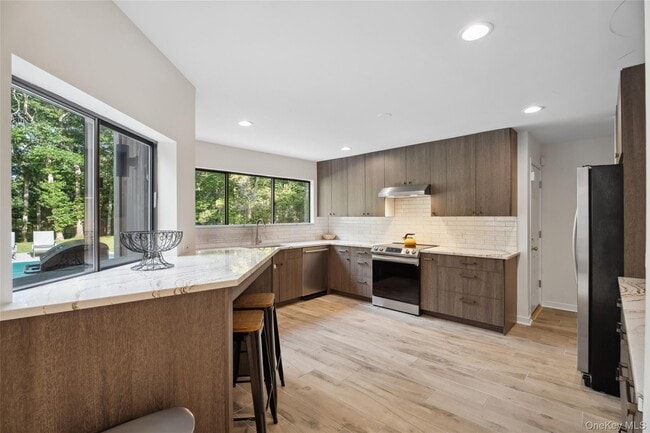 Building Photo - 26 Woodland Way