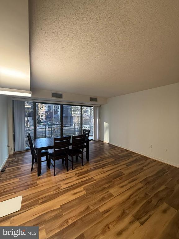 Building Photo - 1530 Key Blvd