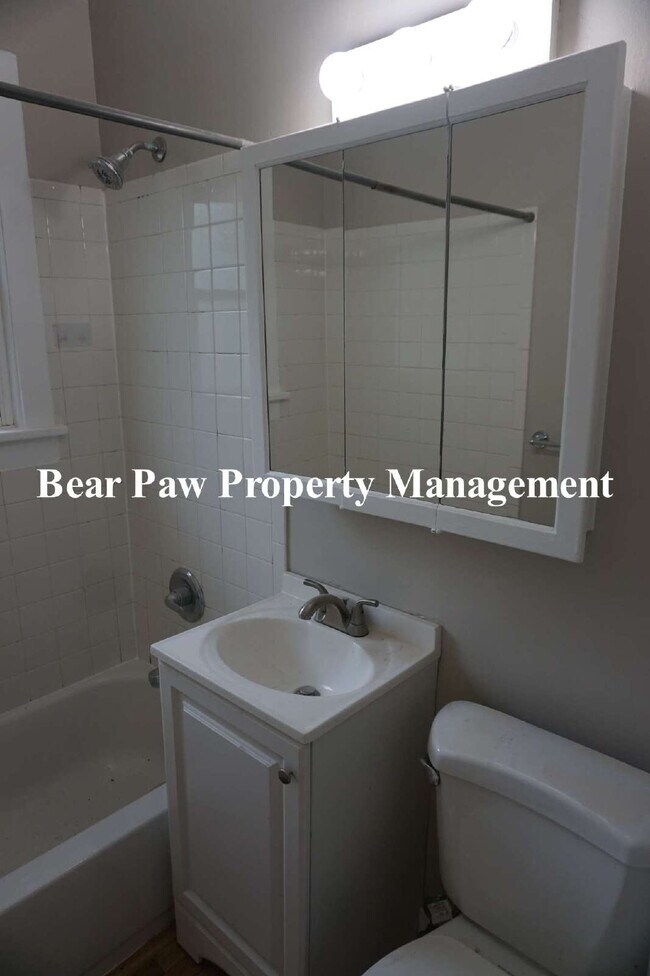 Building Photo - Cute Bungalow in Established Lakewood Neighborhood!