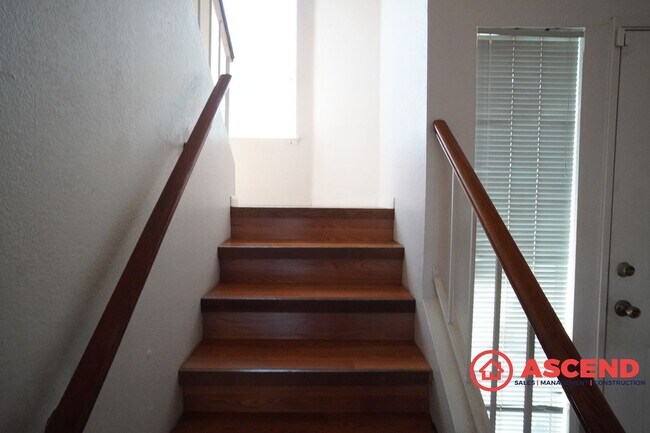 Building Photo - Splendid Home In East Bakersfield!
