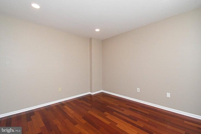 Building Photo - 6 Kanon Ct