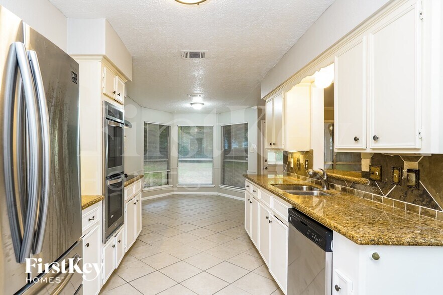 Building Photo - 18111 Fireside Dr