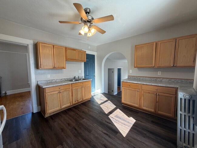 Building Photo - 1865 Fisher St