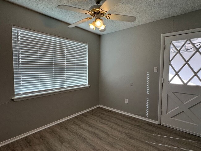 Building Photo - 4625 SW I Ave