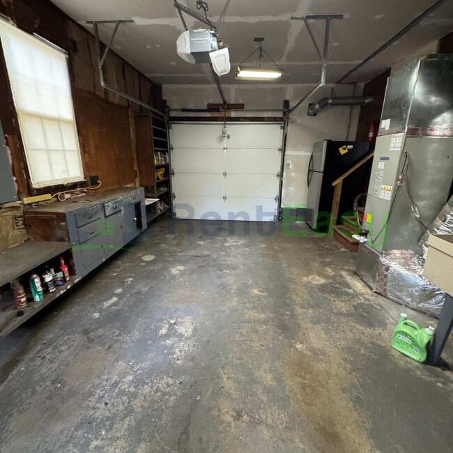 Building Photo - 8533 Circle Dr