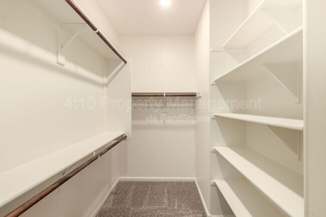 Building Photo - 5216 S 16th Pl