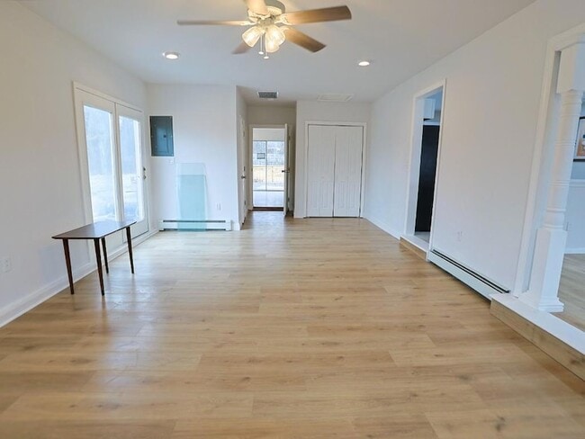 Building Photo - 1037 Ridgebury Rd