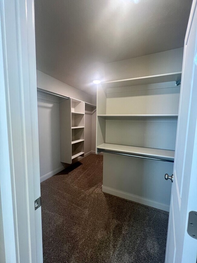 Building Photo - 1042 S 1450 E