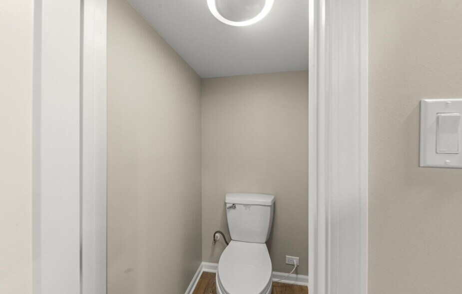 Building Photo - 2024 Grayhawk Dr