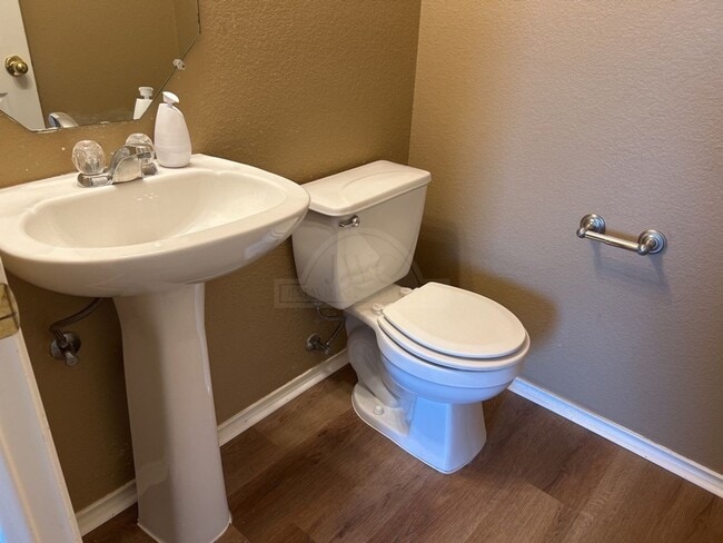 Building Photo - 4402 Golden Gate Dr