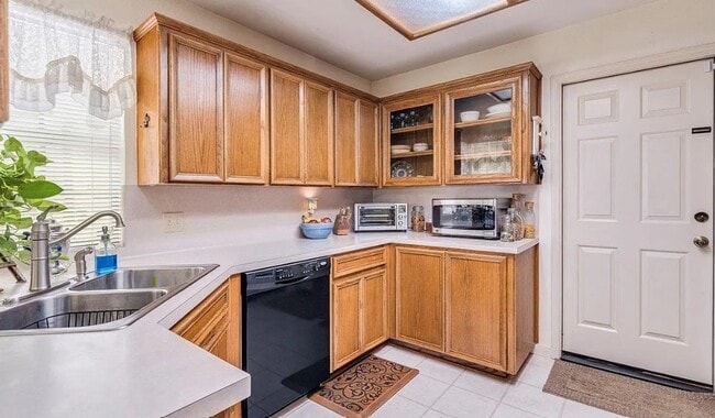 Primary Photo - 1612 Buttercup Rd