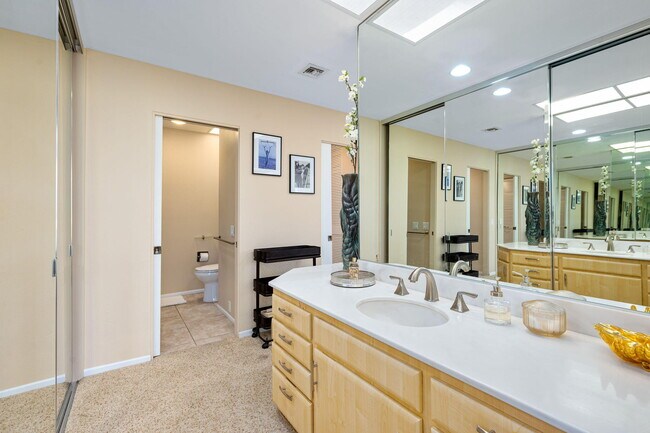 Building Photo - 717 Inverness Dr