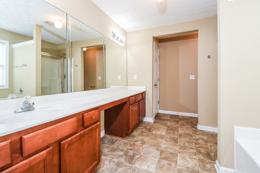 Building Photo - 206 Winterbury Dr