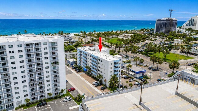 Building Photo - 2900 Banyan St