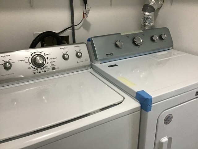 Building Photo - 304 Trinity Ct