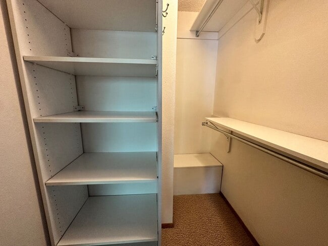Building Photo - Charming 1-Bedroom Condo with Great Amenities