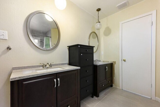 Building Photo - 11105 Blackmoor Dr