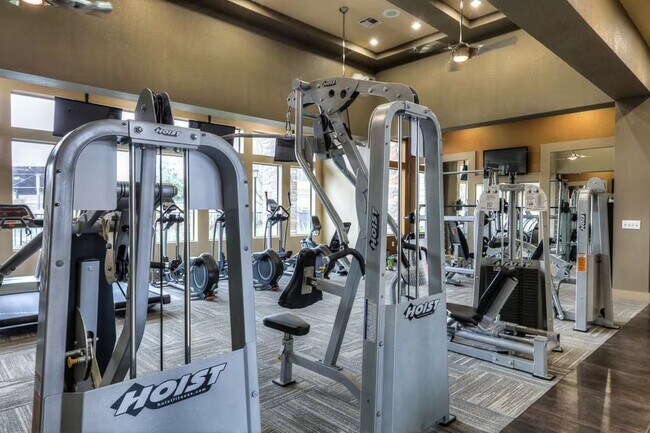 Building Photo - Exclusive Offer: Free Rent, No Fees, $200 Gift Card!