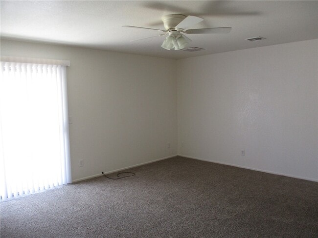 Building Photo - 1489 Bluffs Cir