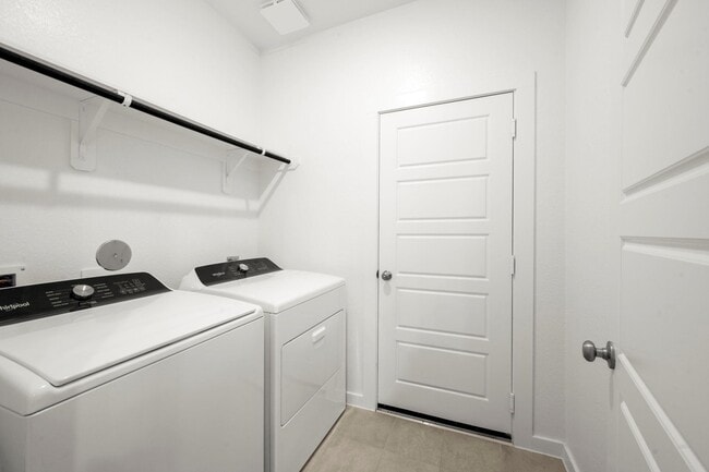 Building Photo - 18733 Timber Gln Dr